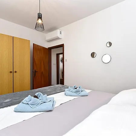 Apartment Dragana 1490 *